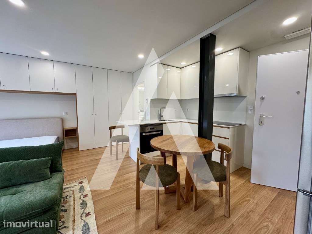 Apartamento T0 Totalmente Equipado e Mobilado no Centro do Porto - Grande imagem: 2/11