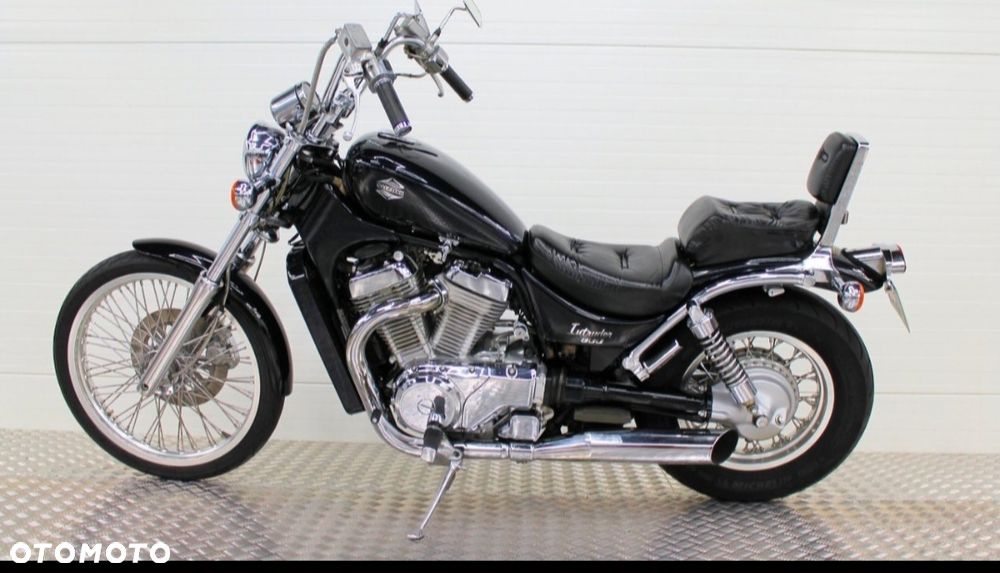 Suzuki Intruder - 2