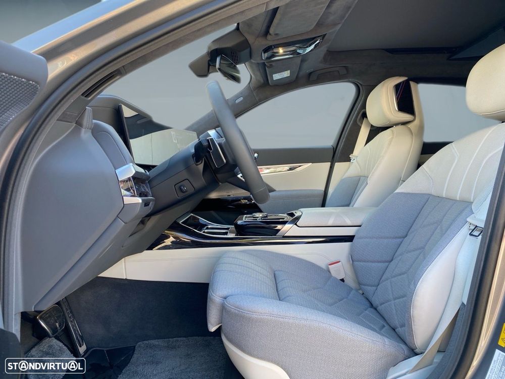BMW i7 xDrive60 Pack Desportivo M — fotografia 3