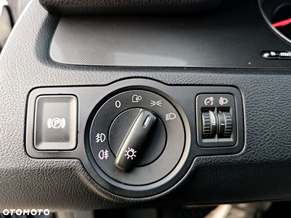 Volkswagen Passat 1.6 FSI Comfortline - 23