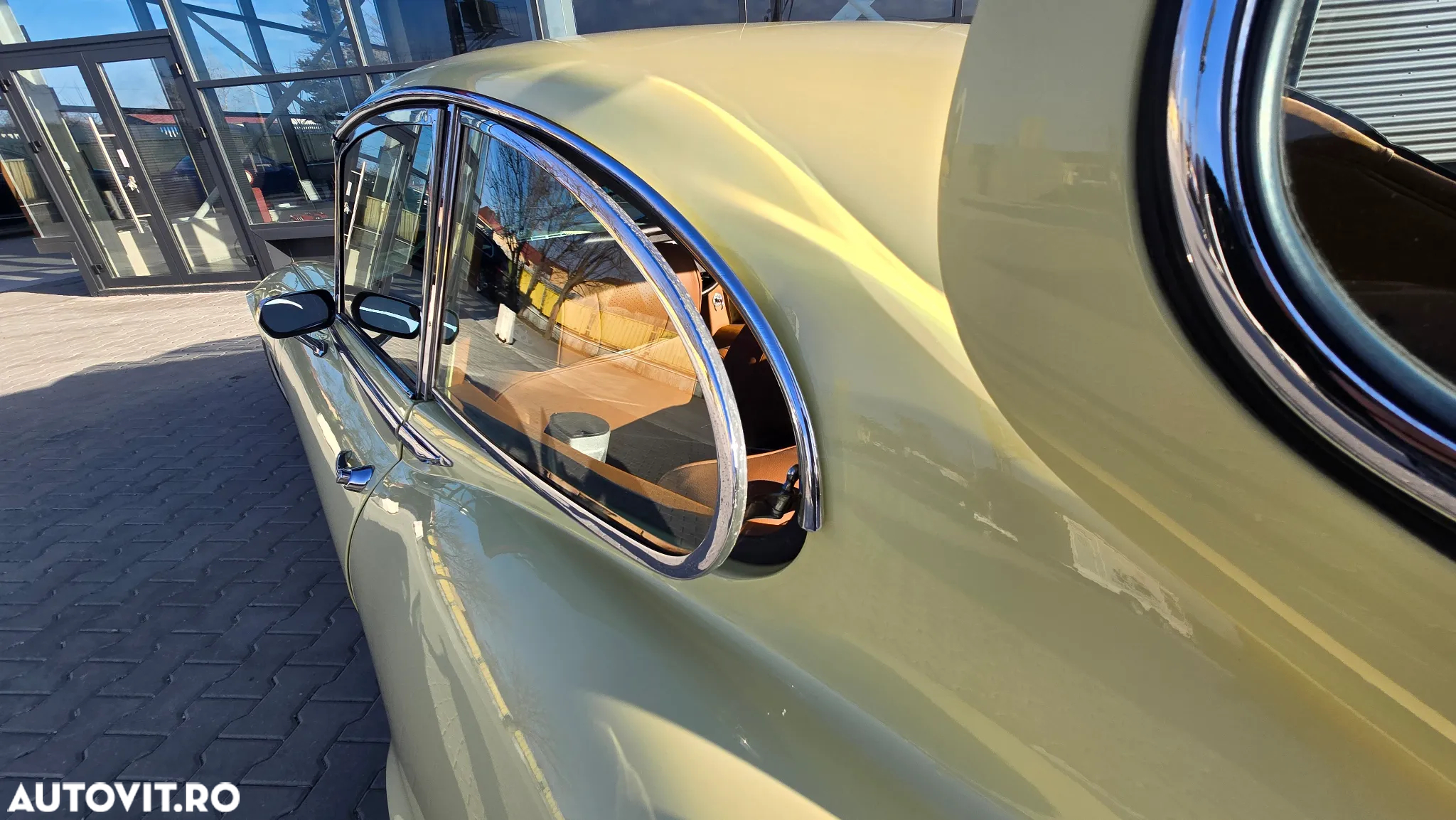 Jaguar E-Type - 27