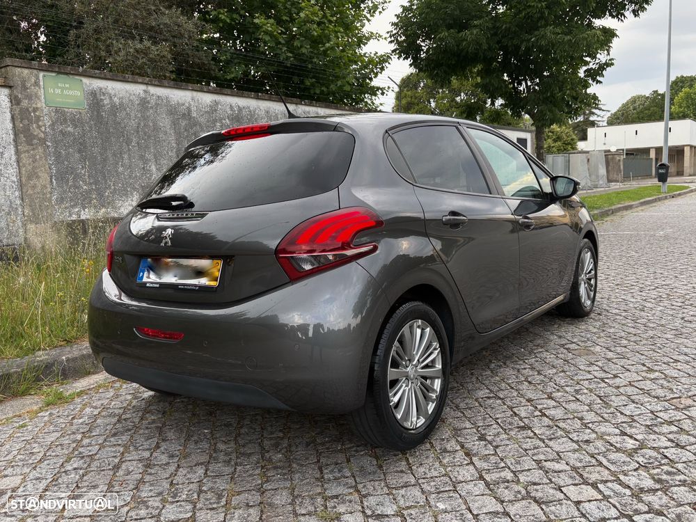 Peugeot 208 1.2 PureTech Signature - 2