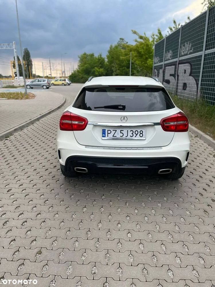 Mercedes-Benz GLA - 4
