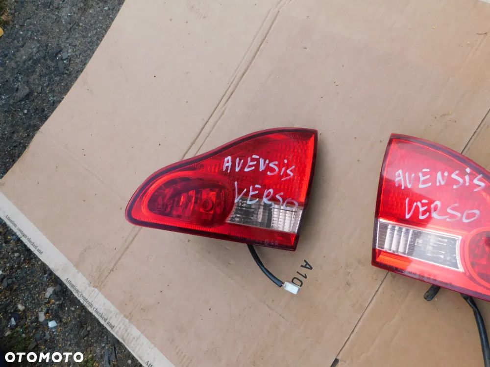 toyota avensis verso lampa lewa WYSYŁKA - 1