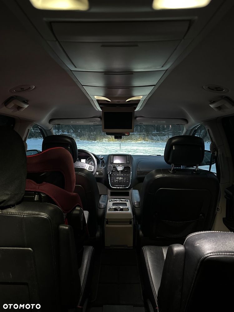 Chrysler Town & Country - 15