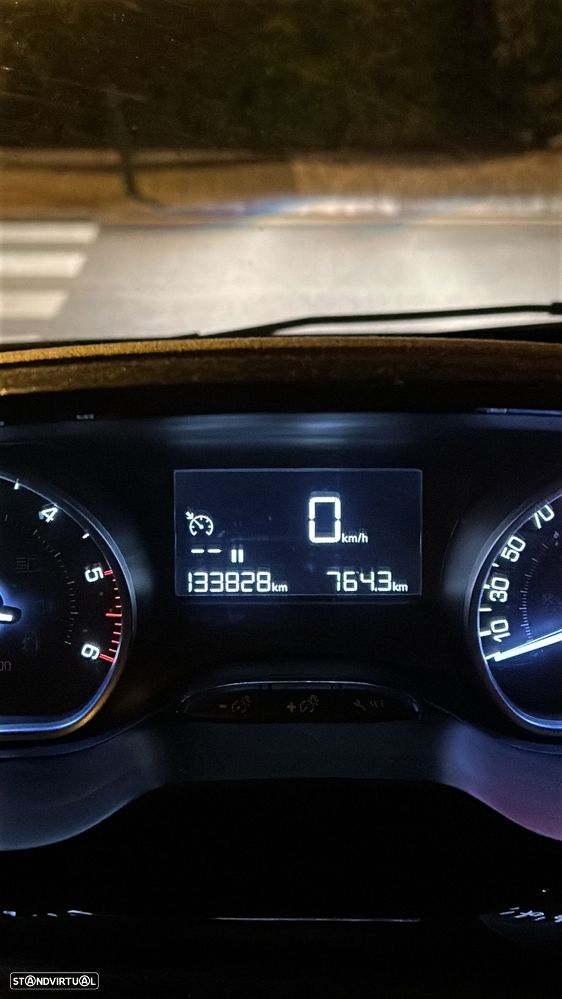 Peugeot 208 1.6 BlueHDi Style - 28