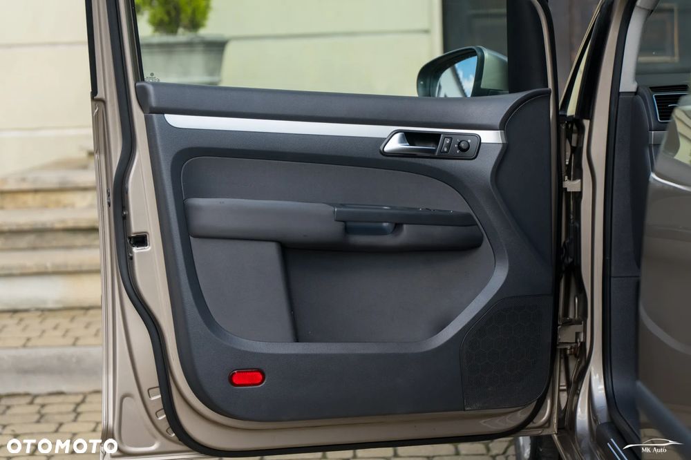 Volkswagen Touran 1.6 TDI DPF BlueMotion Technology Trendline - 18