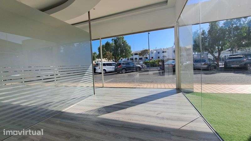 Arrenda-se loja em Albufeira para comércio e serviços - Grande imagem: 3/9