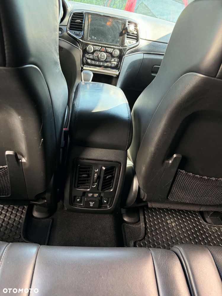 Jeep Grand Cherokee - 15