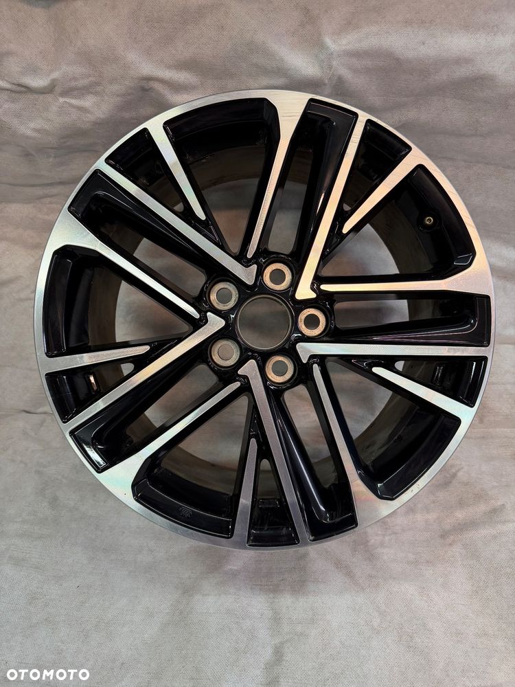 FELGA ALUMINIOWA TOYOTA CAMRY IX 18" 8J ET50 5X114.3 - 1