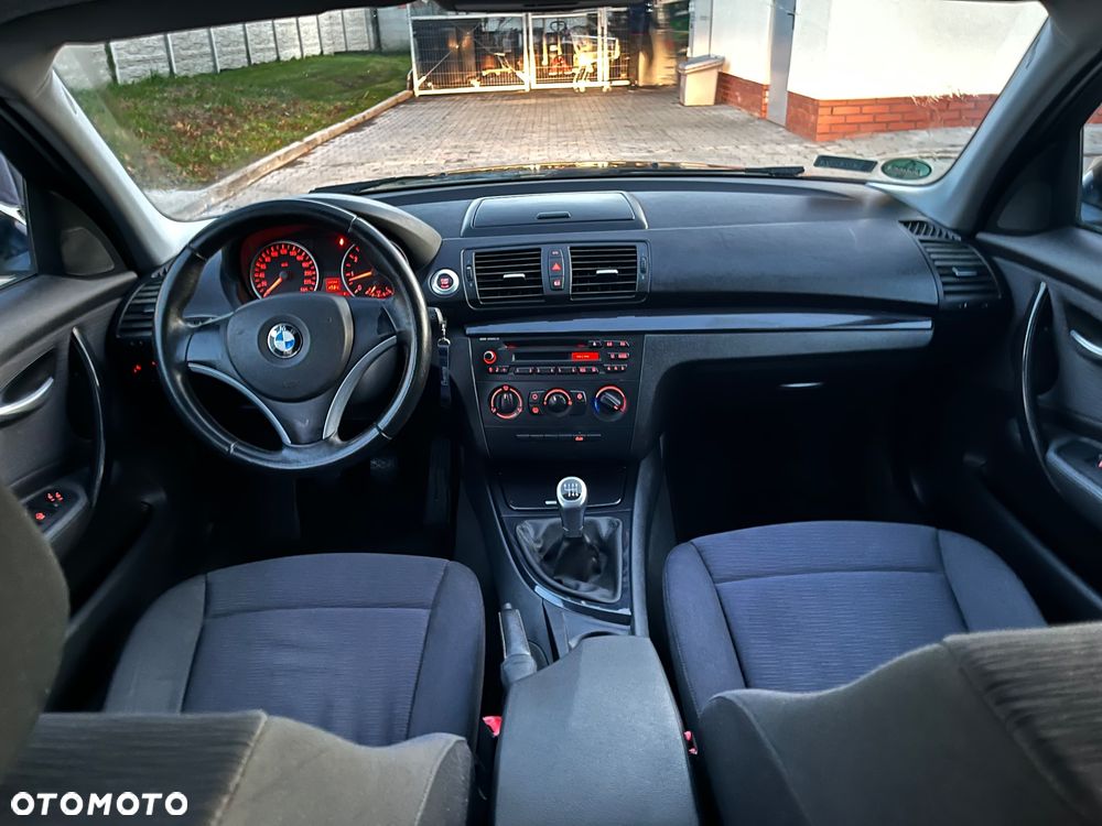 BMW Seria 1 116i - 24