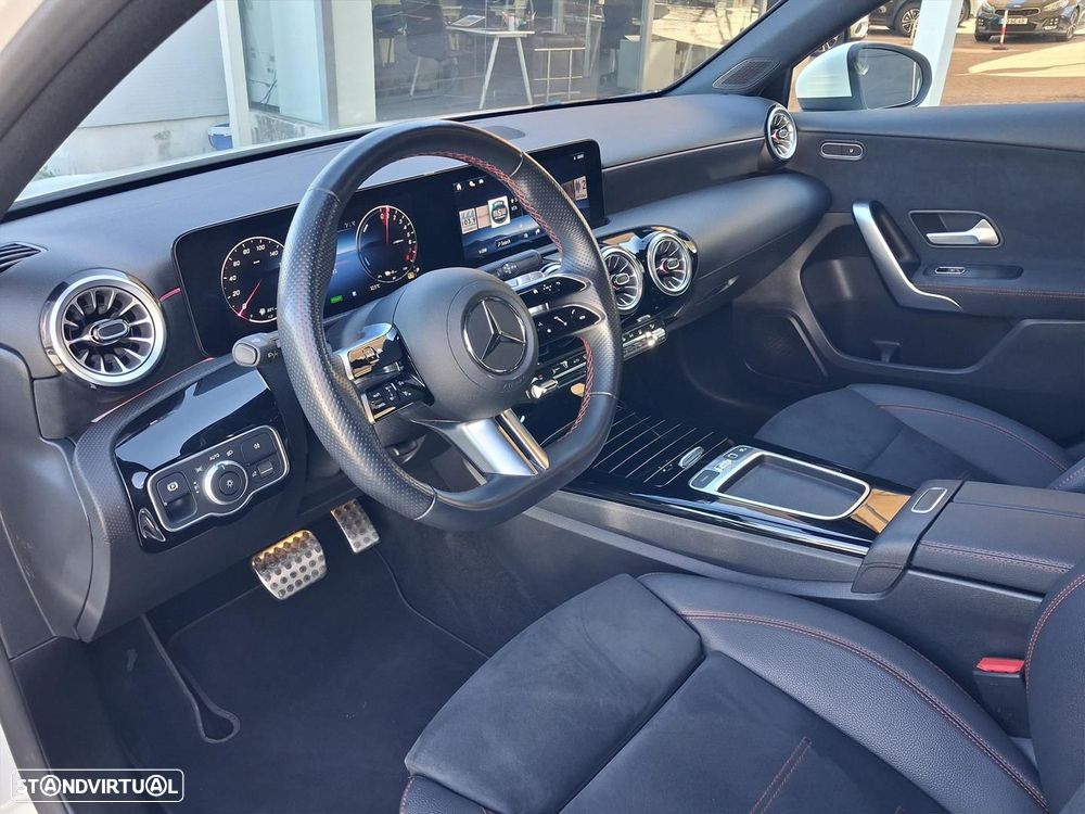 Mercedes-Benz A 250 e AMG Line - 12
