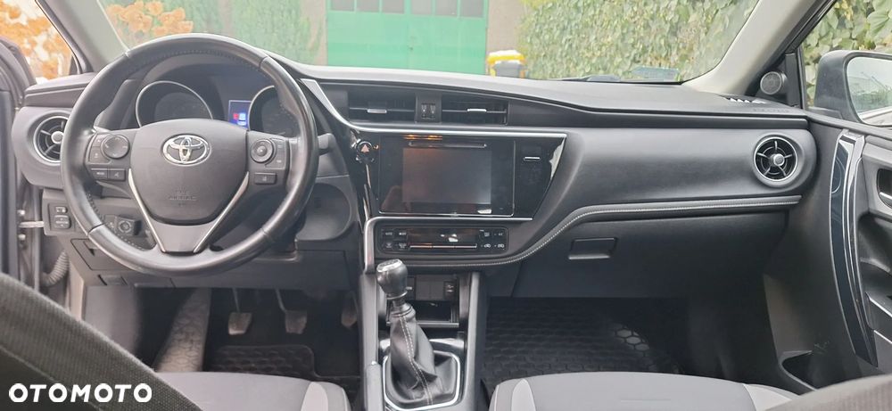 Toyota Auris 1.6 Premium - 11