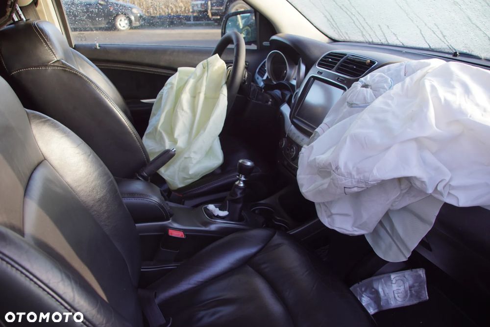 Auto na części - Fiat Freemont 2.0 MultiJet 140 KM 939B5000 C63563517 628 2014R Silnik Skrzynia Drzwi Błotnik Lusterko Zderzak Klapa Lampa Deska Kokpit Sterownik Moduł Czujnik Licznik Wyświetlacz Kierownica Panel - 15