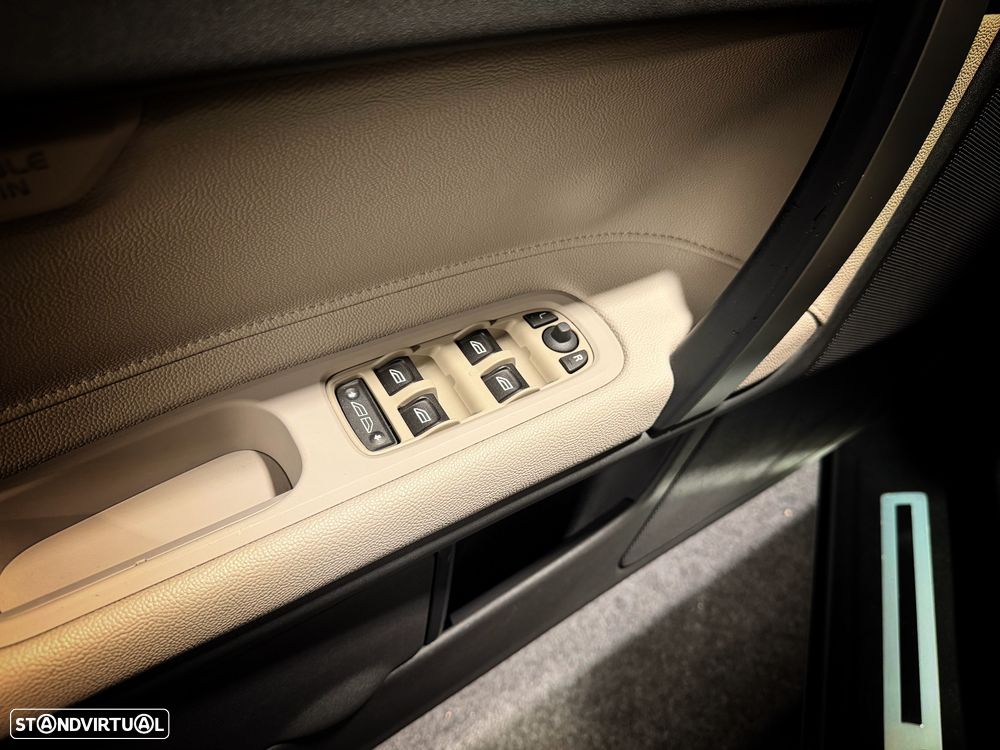 Volvo C70 2.0 D Momentum - 25
