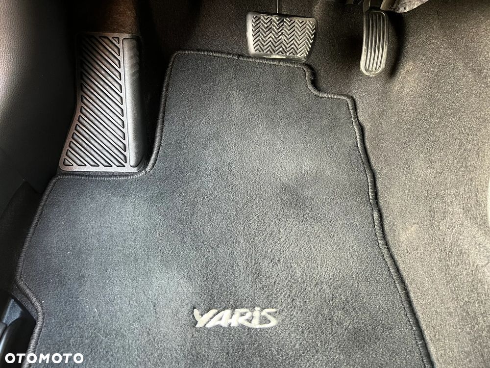 Toyota Yaris - 12