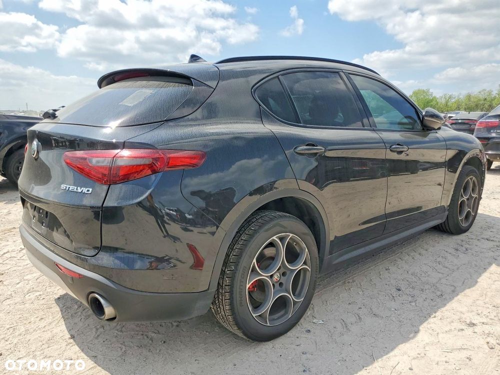 Alfa Romeo Stelvio 2.0 Turbo 16V AT8-Q4 Ti - 4