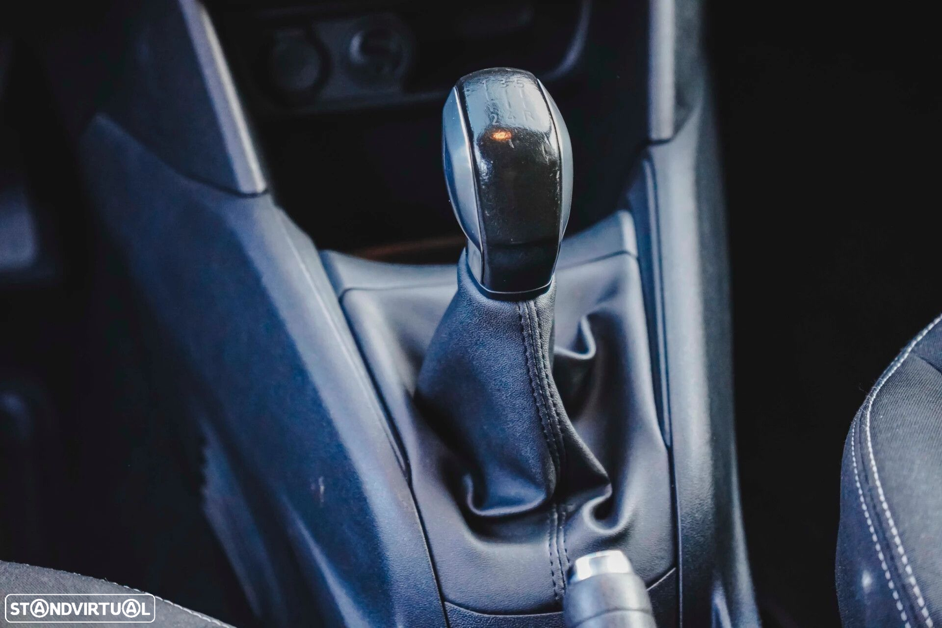 Peugeot 208 - 15
