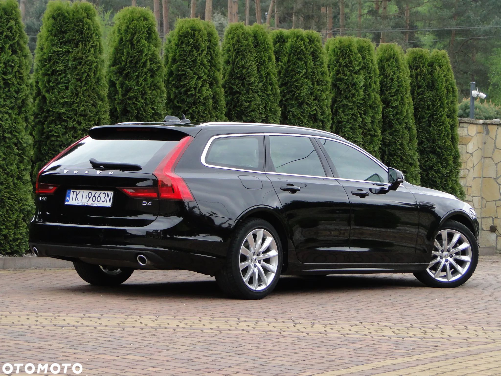 Volvo V90 D4 Momentum Pro - 11