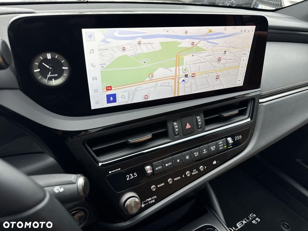 Lexus ES 300h Business Edition - 16