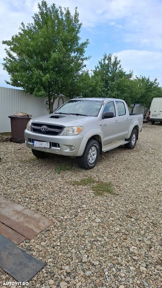 Toyota Hilux - 1