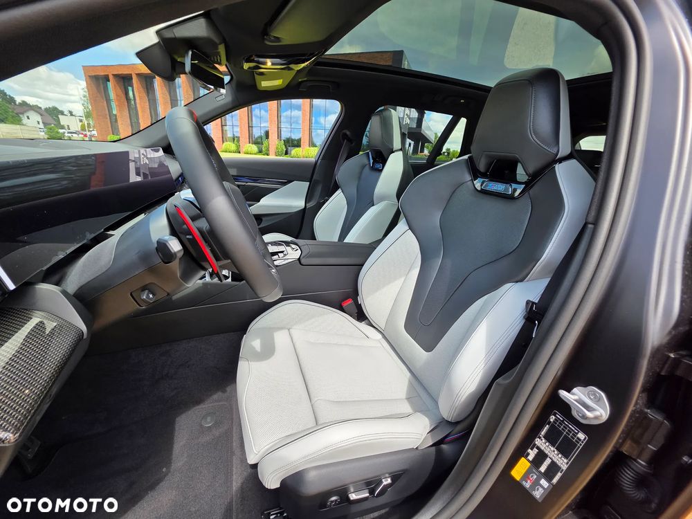 BMW M5 PHEV - 11