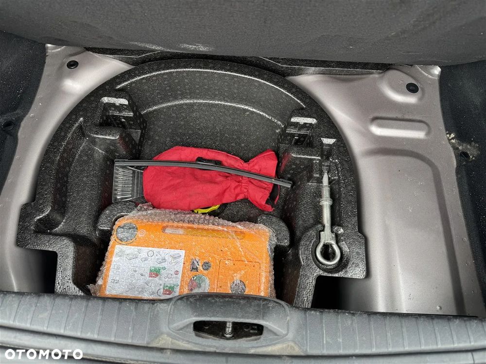 Peugeot 208 - 29