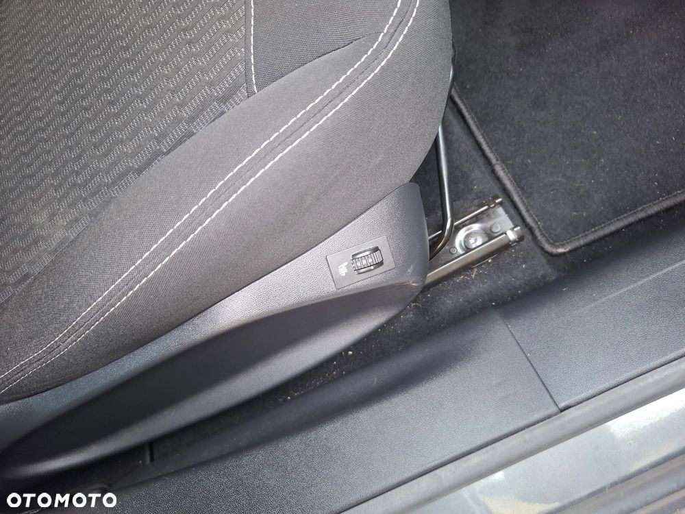 Peugeot 208 - 16