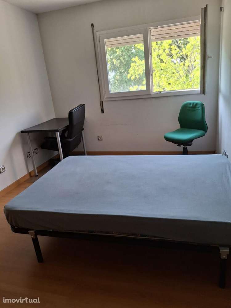 Quarto - localizado em Alto de São João Coimbra - Grande imagem: 3/7