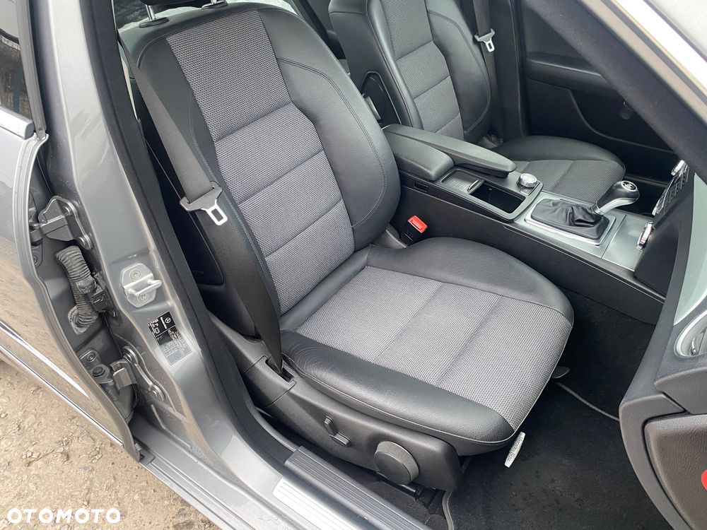 Mercedes-Benz Klasa C 180 CGI Automatik BlueEFFICIENCY Avantgarde - 28