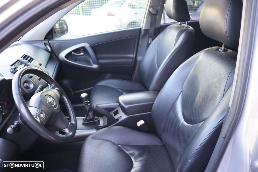 Toyota RAV4 2.2 D-4D X - 11