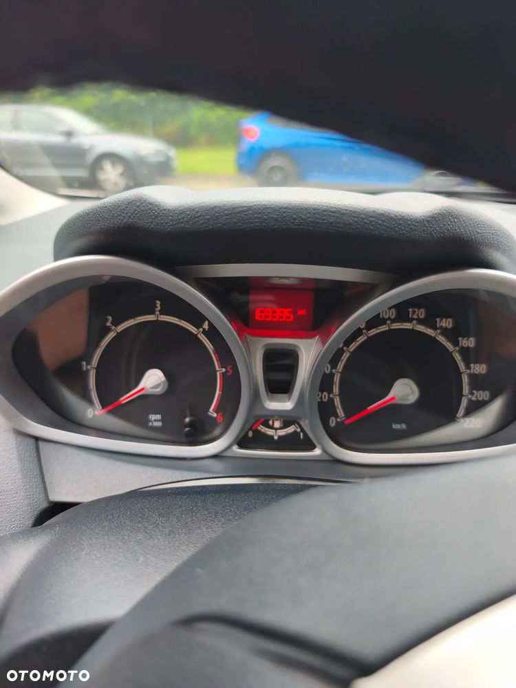 Ford Fiesta 1.6 TDCi DPF Ghia - 10