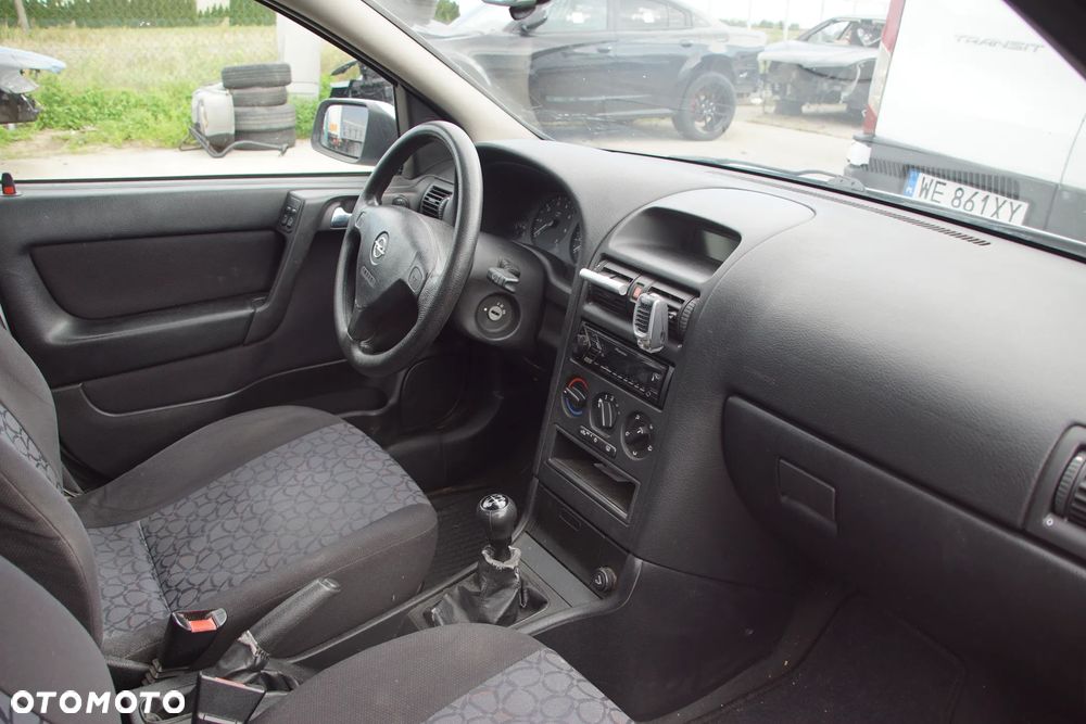 Auto na części - Opel Astra II G 1.6 16V 101 KM X16XEL F17 Z147 1999R Silnik Skrzynia Drzwi Maska Błotnik Zderzak Klapa Lampa Lusterko Klamka Szyba Deska Kokpit Sterownik Moduł Czujnik Licznik Panel Kierownica - 15