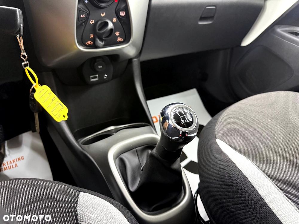 Toyota Aygo x-play touch - 20