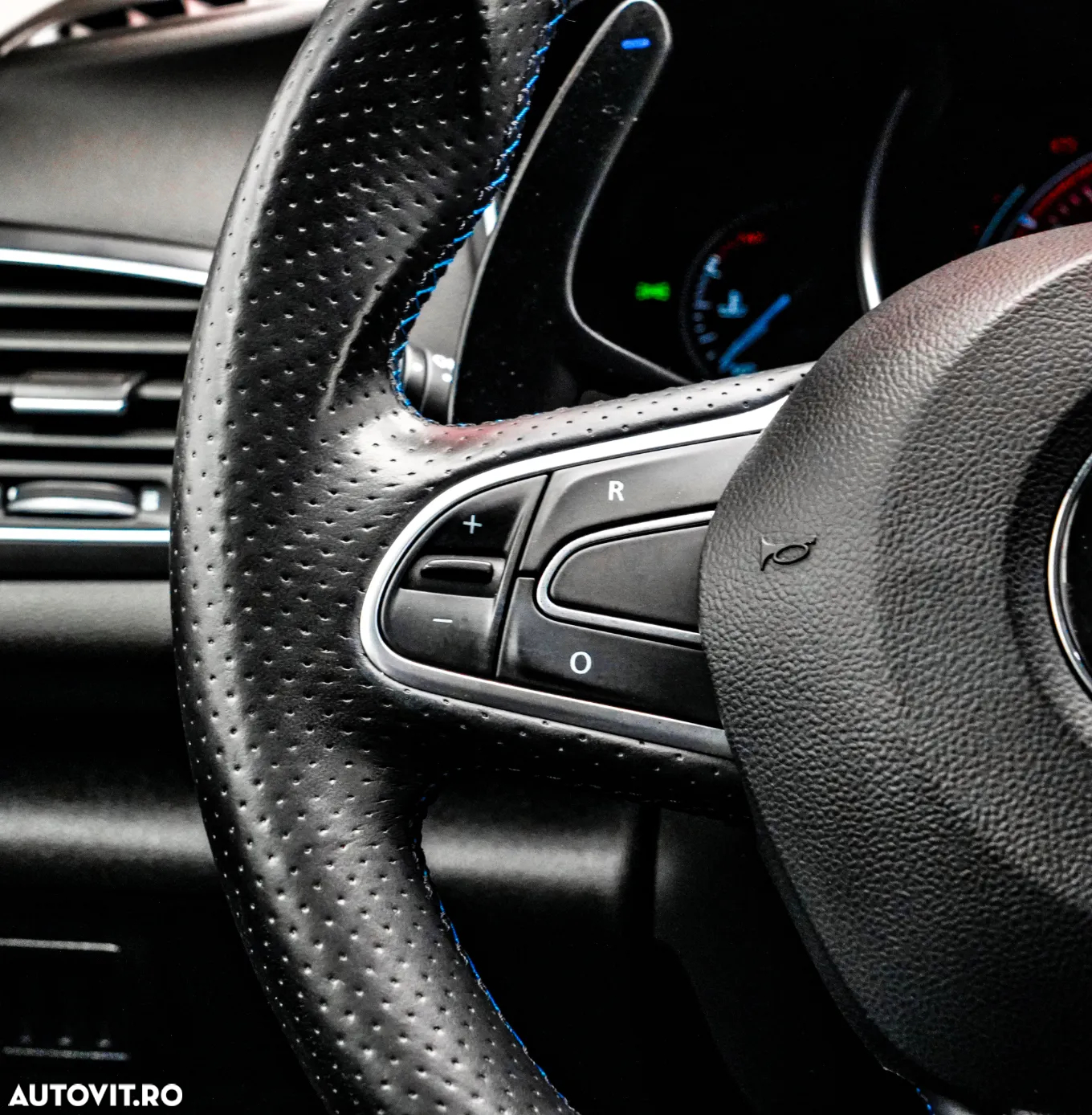 Renault Megane ENERGY dCi EDC GT - 23
