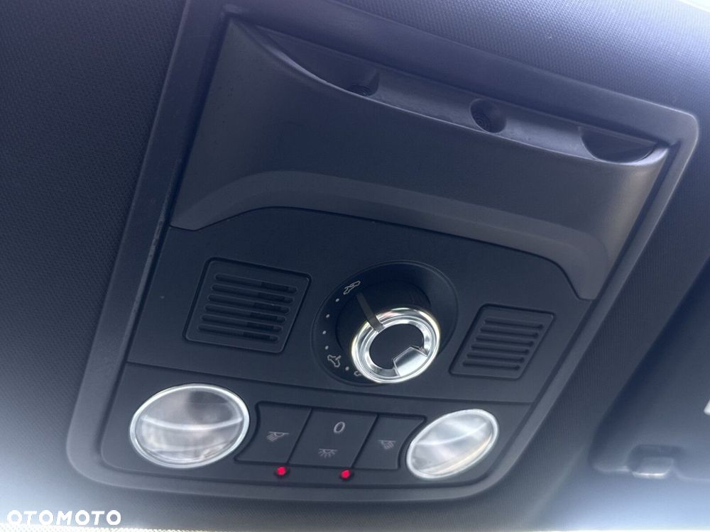 Volkswagen New Beetle - 32