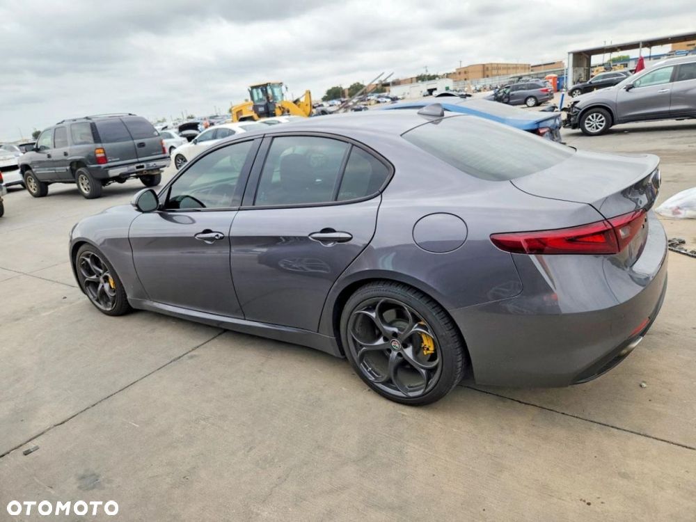 Alfa Romeo Giulia - 4