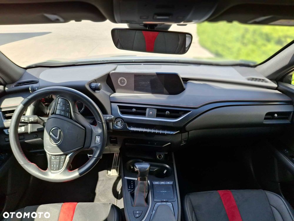 Lexus UX - 12