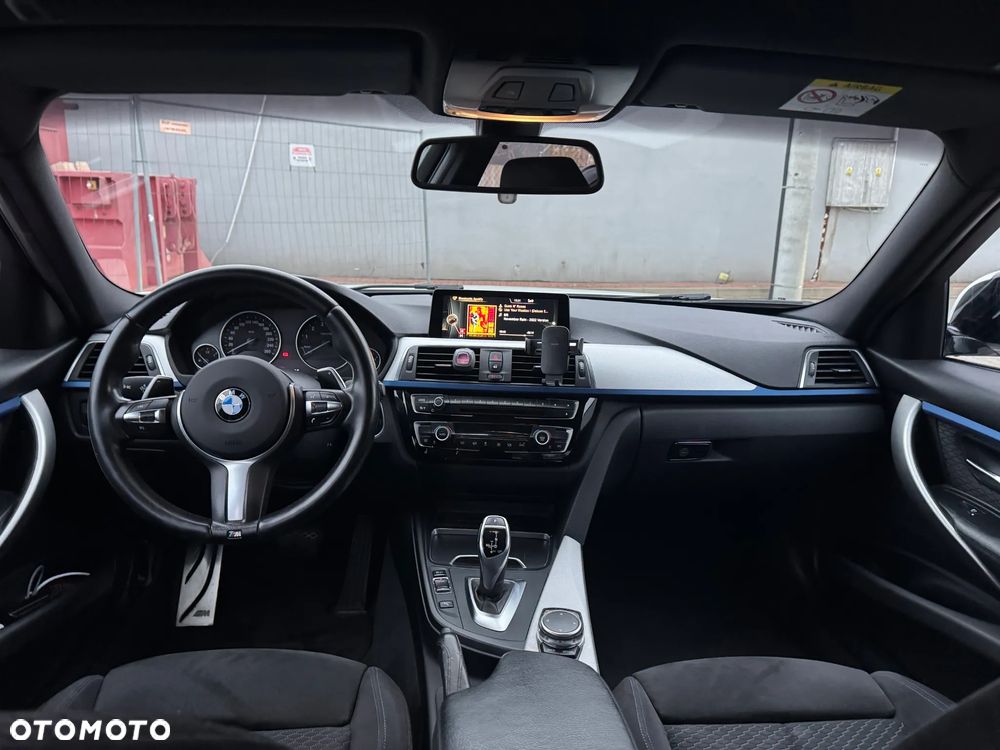 BMW Seria 3 330i xDrive M Sport - 9