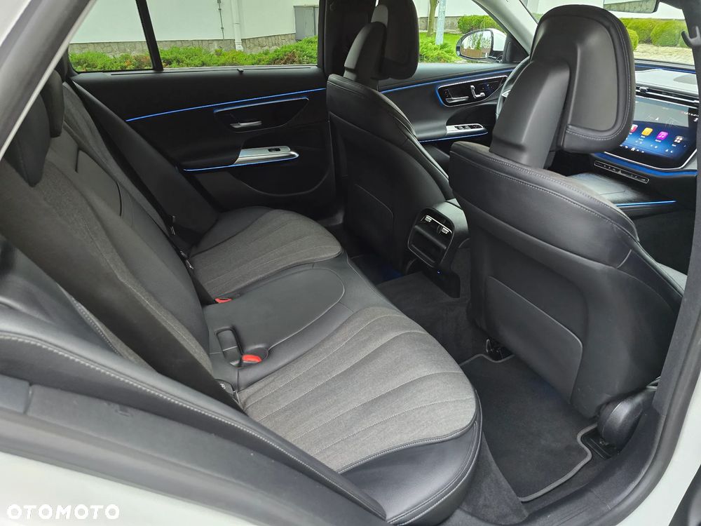 Mercedes-Benz Klasa E 300 de 4-Matic Avantgarde - 19