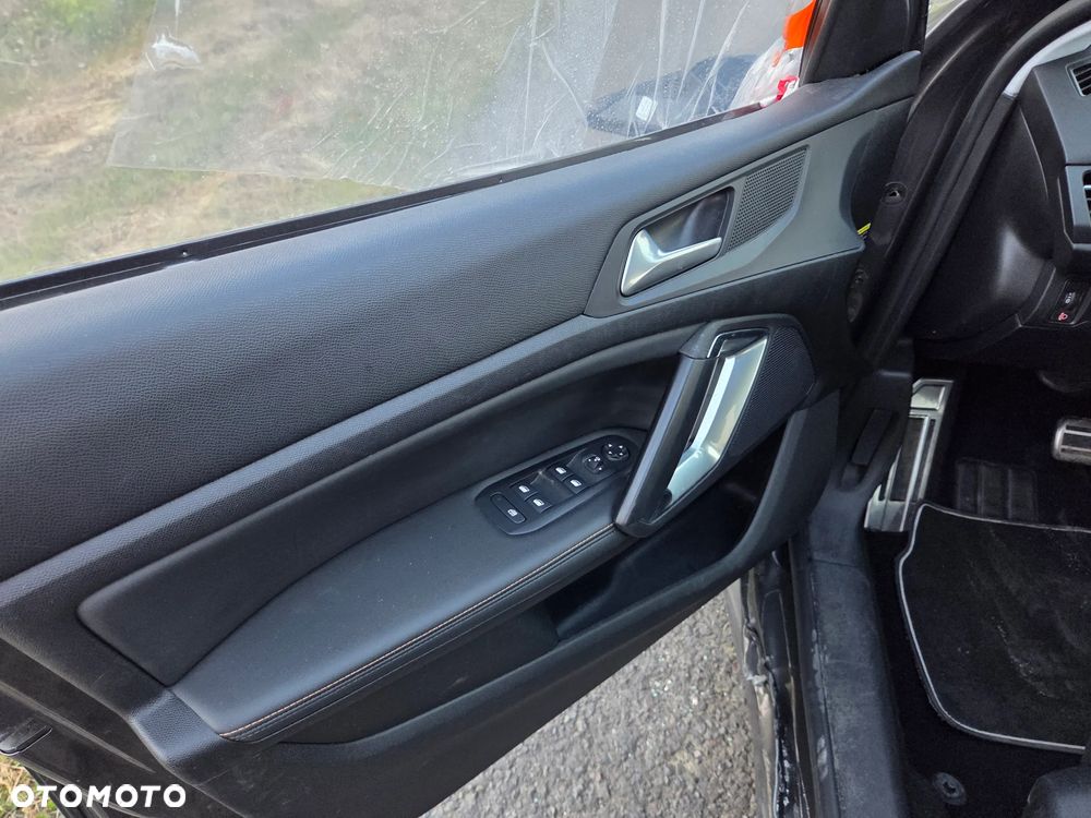 Peugeot 308 1.2 PureTech GPF Road Trip S&S EAT8 - 31