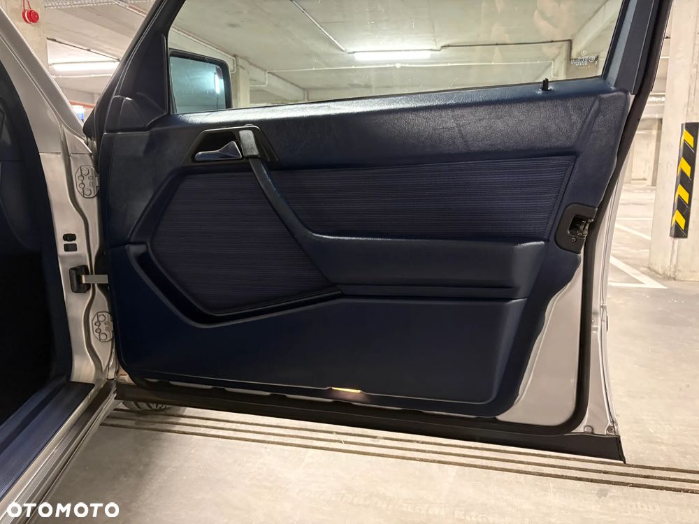 Mercedes-Benz Klasa E 300 4-Matic - 19