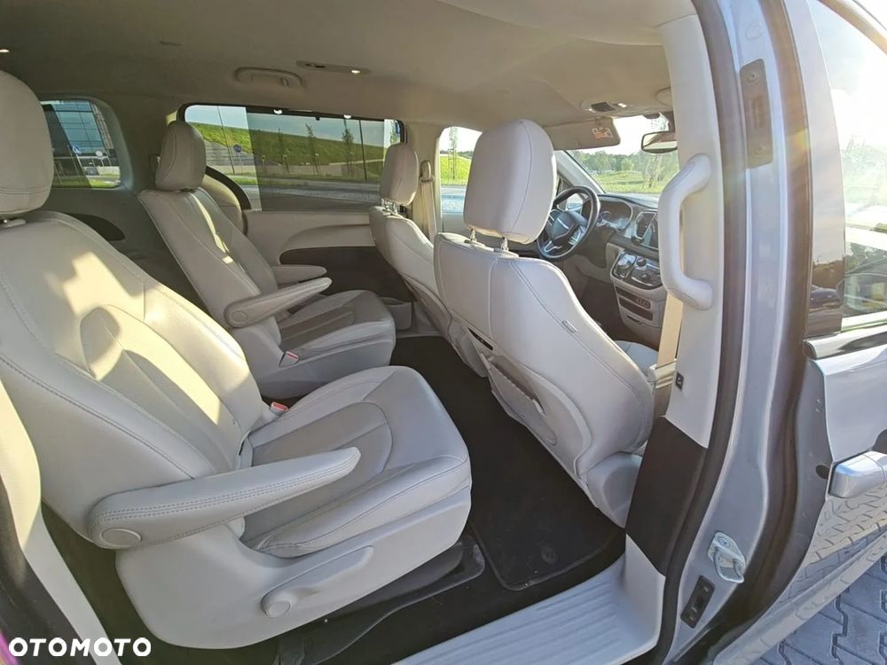 Chrysler Pacifica - 5