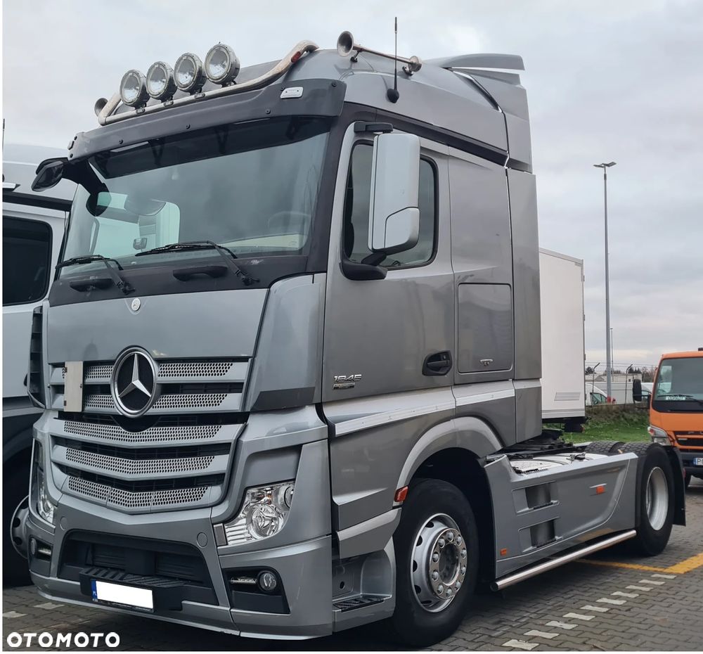 Mercedes-Benz Actros - 1
