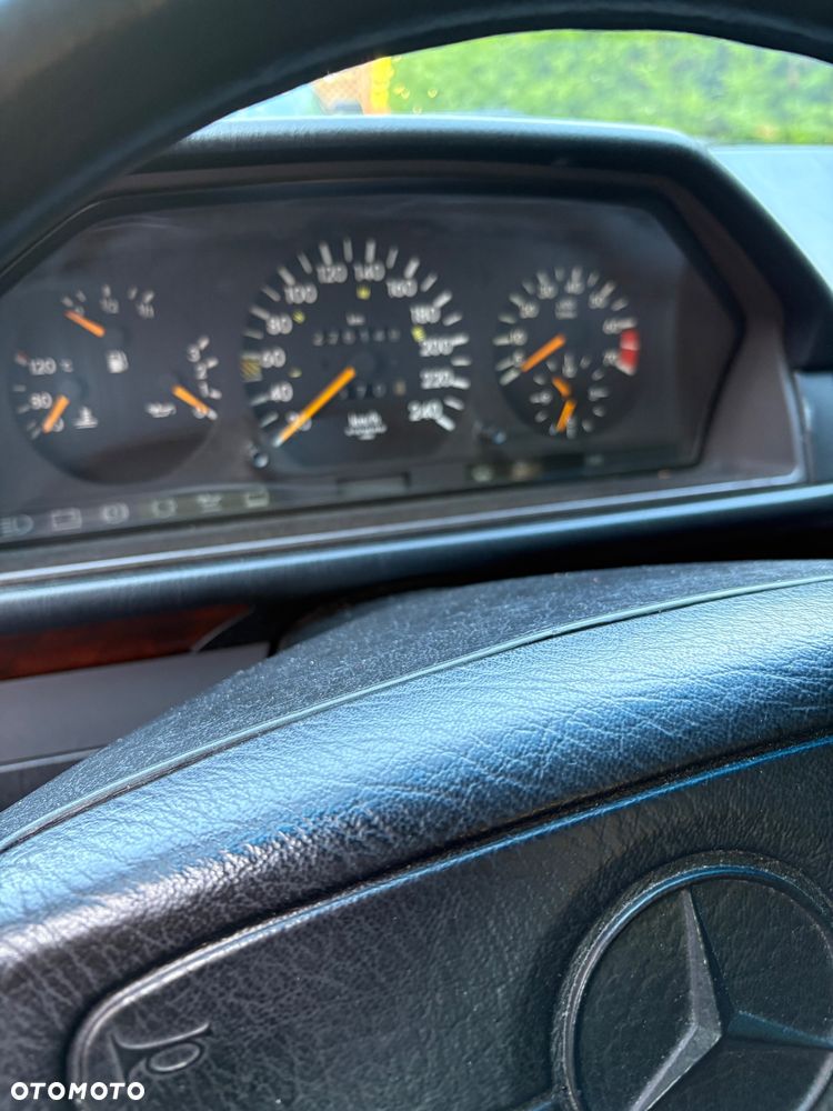 Mercedes-Benz W124 (1984-1993) - 11