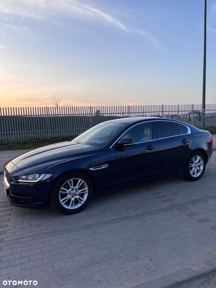Jaguar XE 2.0 T Prestige - 18