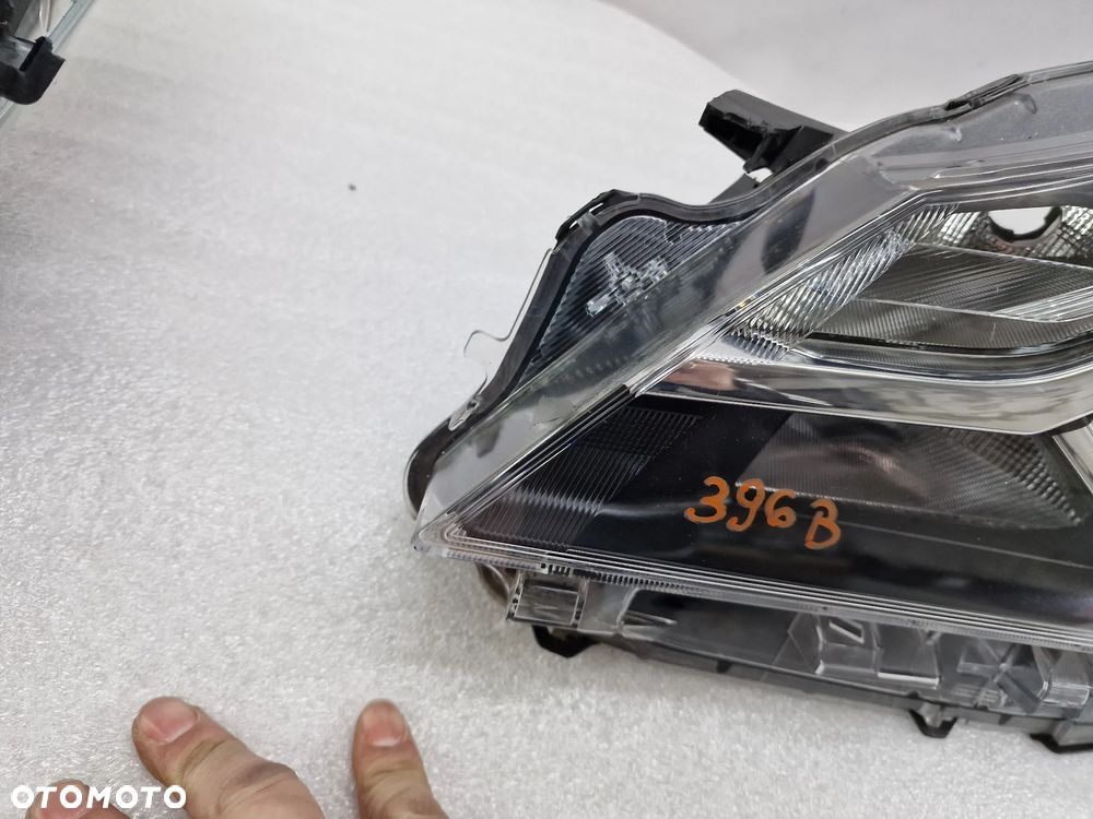 TOYOTA YARIS III 3 LIFT 17- PRAWA LAMPA PRZEDNIA PRZÓD SOCZEWKA , NR AUKCJI LA396 - 17