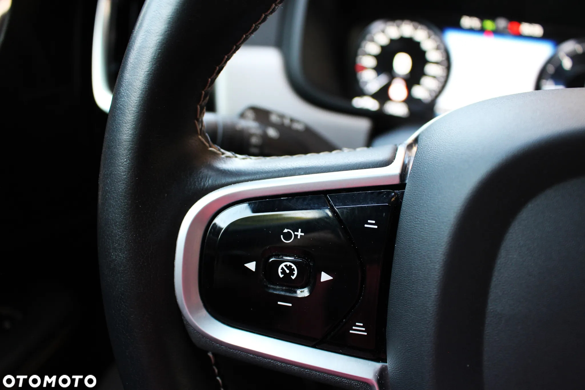 Volvo V90 D4 Geartronic R Design - 35