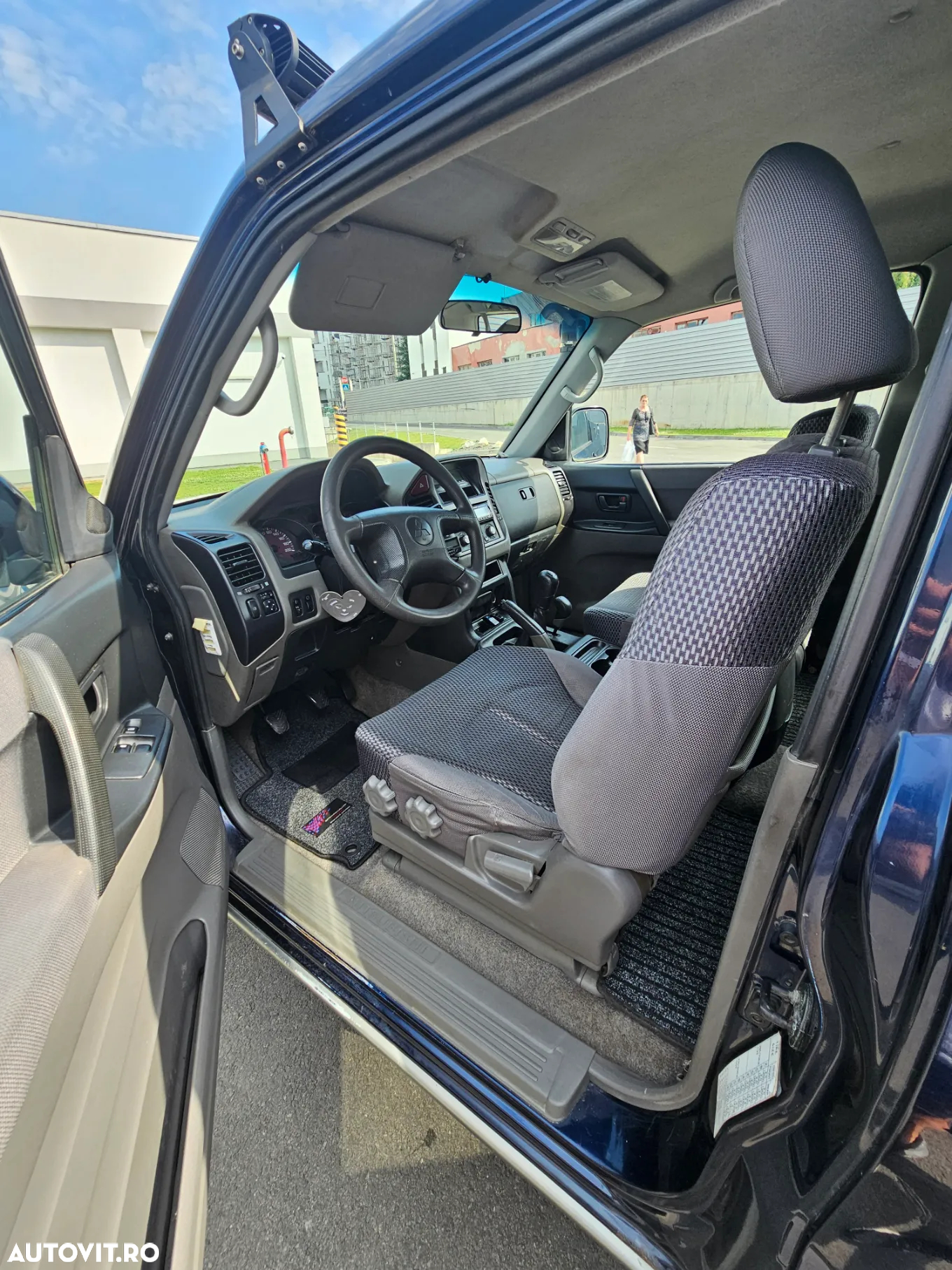 Mitsubishi Pajero - 4