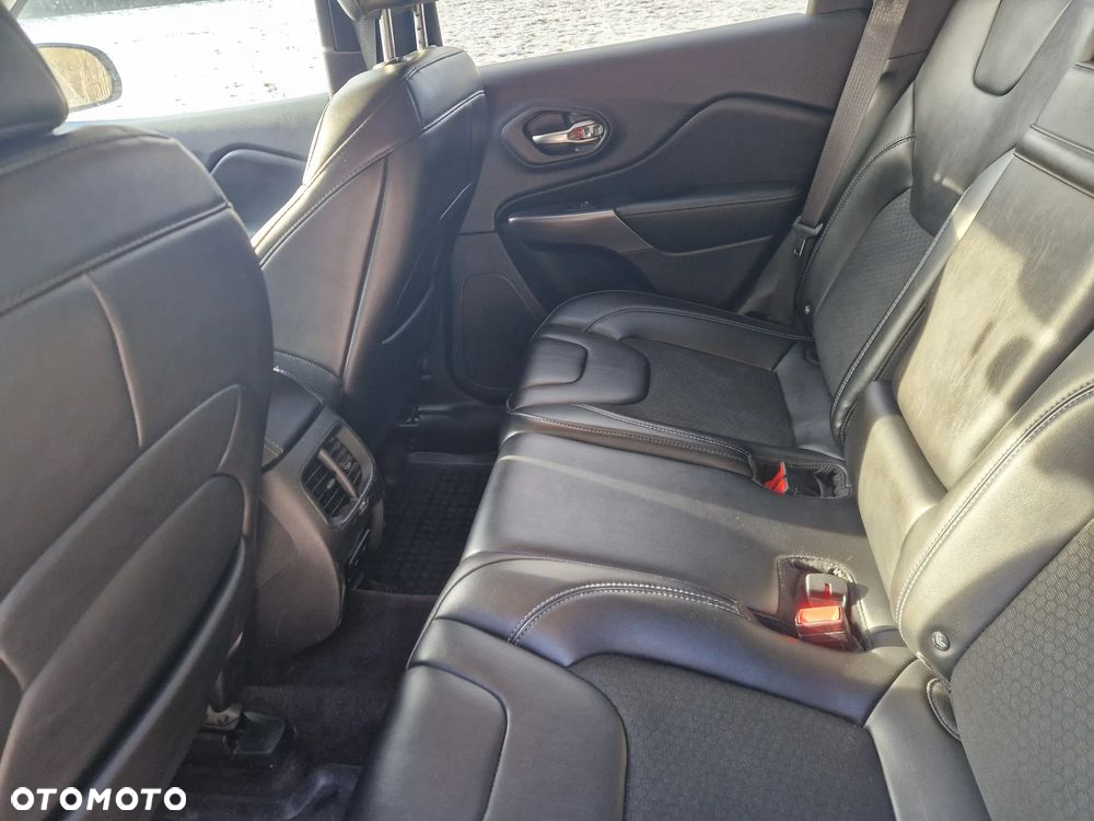 Jeep Cherokee - 19